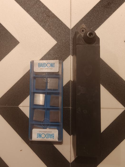 Nóż do toczenia  hr111 17 h 2525 z płytkami