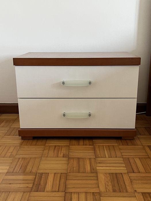 Cama + Mesa de Cabeceira