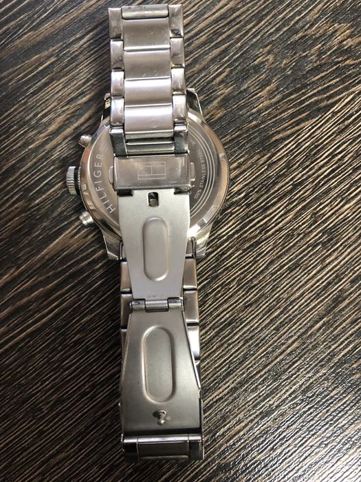 Часы  Tommy Hilfiger