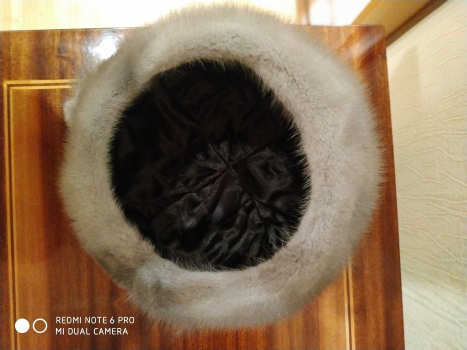 Продам новий норковий берет сіро-голубого кольору.