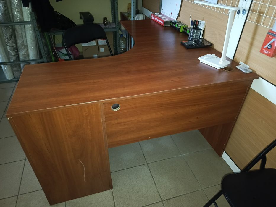 Письмовий стіл. Офісний стіл. Кутовий стіл.