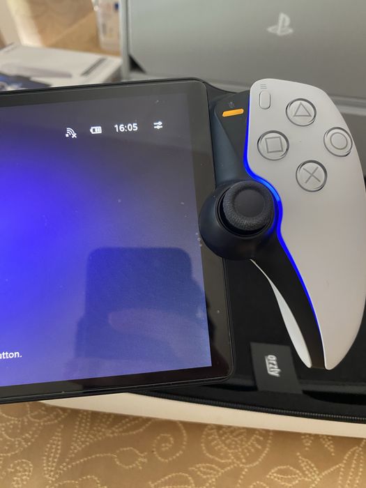 Playstation Portal com caixa e bolsa
