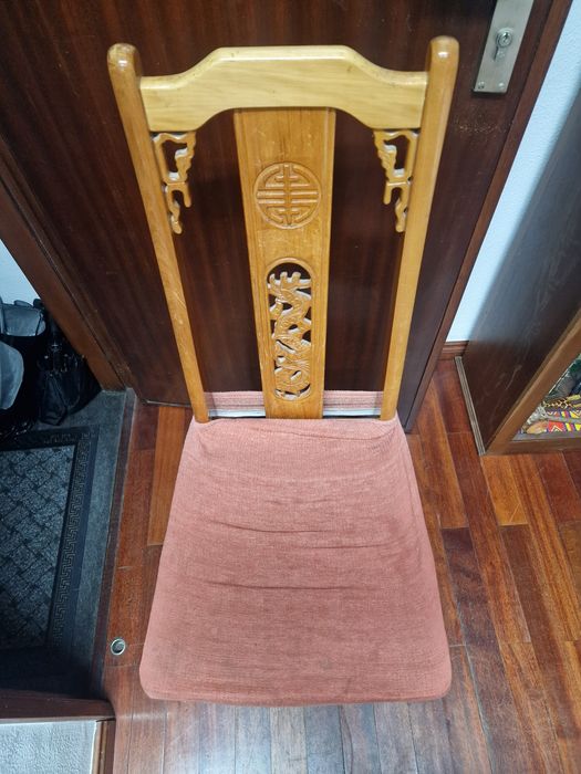 Cadeira de madeira (Wooden chair)