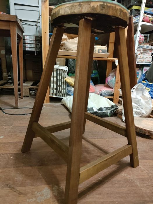 Taboret z żywicą ekspozydową