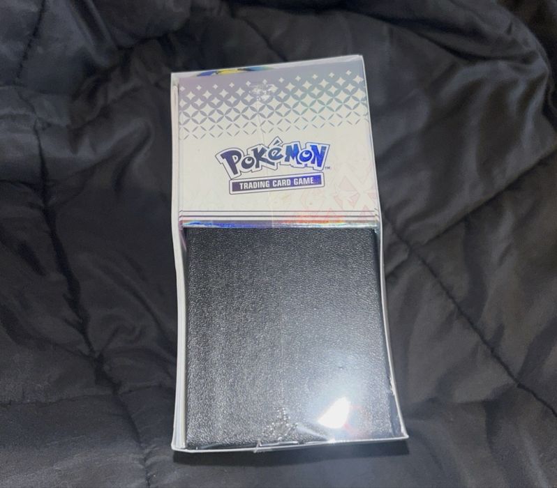 Prismatic evolutions elite trainer box