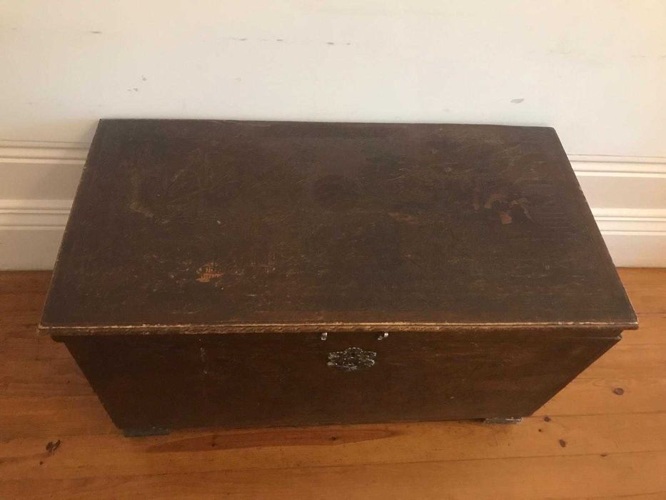 Arca de madeira trabalhada