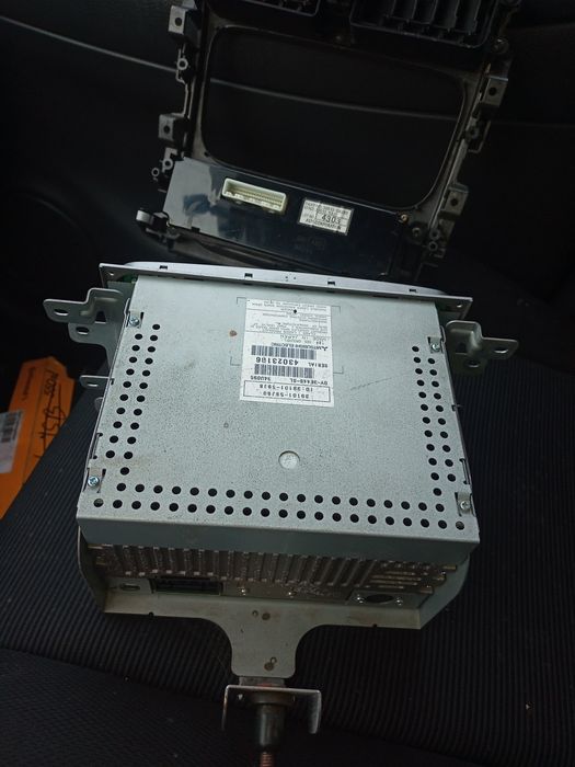 Suzuki Liana części różne,konsola środkowa z radiem