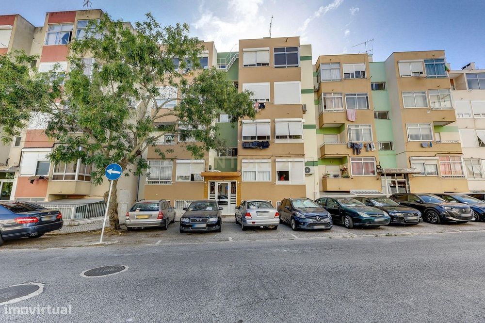 T3 com Vista Rio Desafogada e Excelente Localização em Forte da Casa
