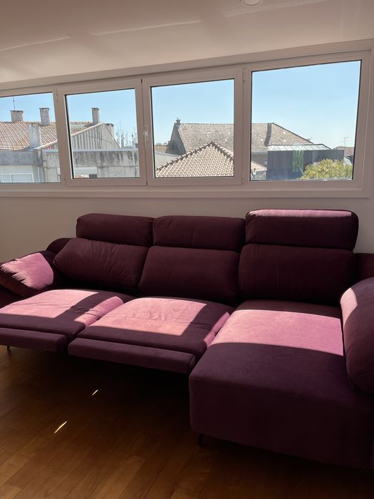 Sofá Bordô Elétrico