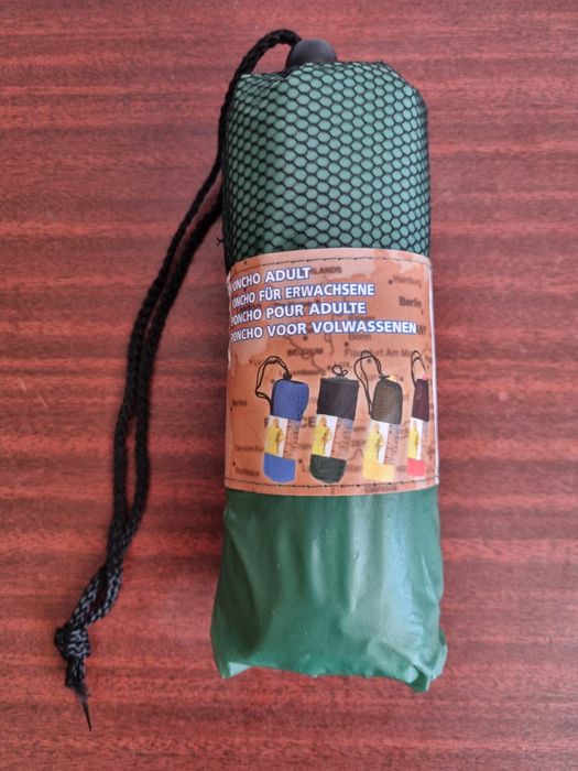 Дождевик - материал нейлон.