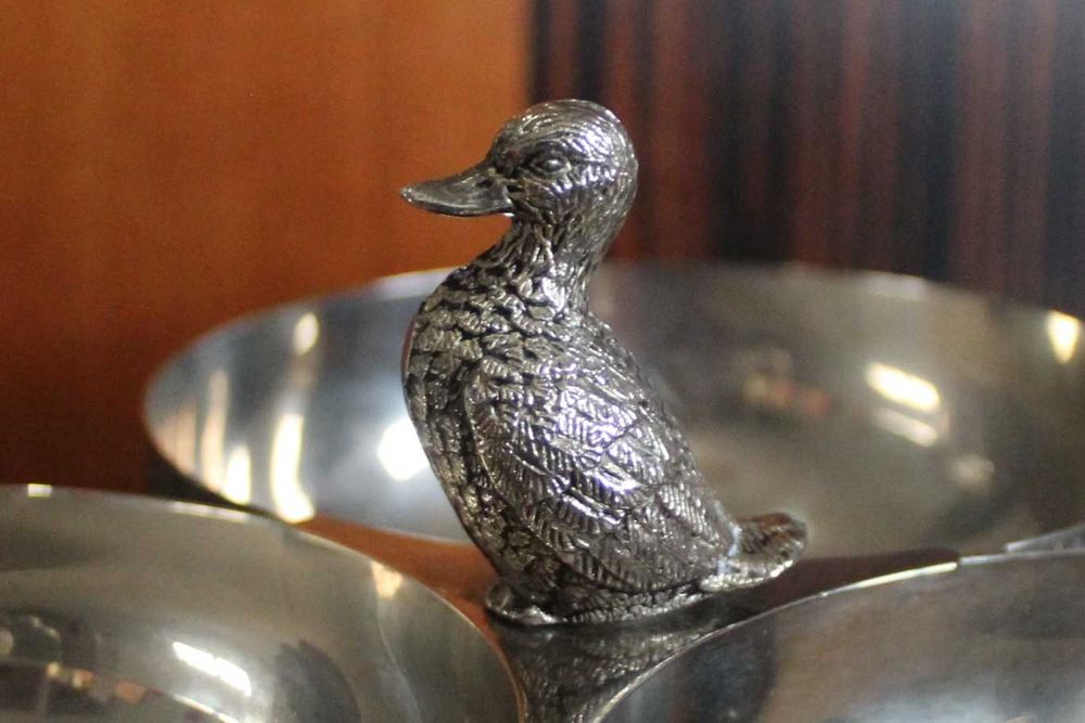 Petisqueira, metal com três compartimentos, vintage da década de 1970