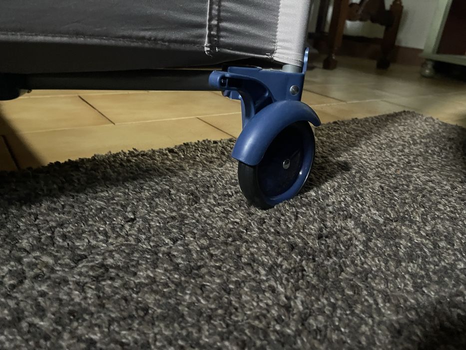 Paraue infantil com fraldario/ cama de viagem