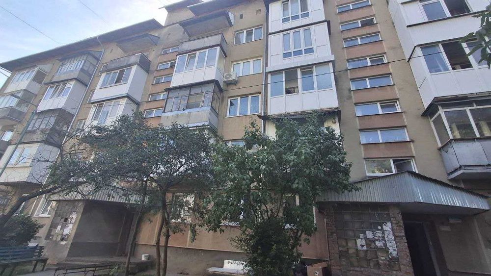 Продаж 3 к. квартири Надвірна, центр, 66 м2, двостороння, балкони