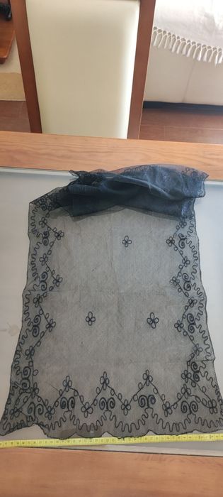 Mantilha preta retangular