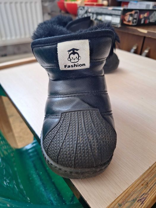 Уги для дівчинки