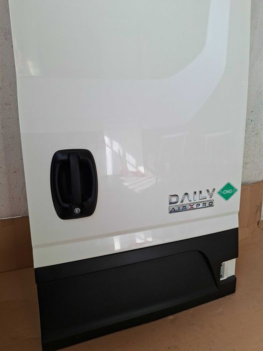 Двері задні праві  для IVECO DAILY  VІ        5801520002