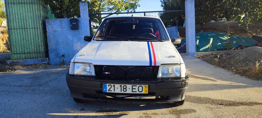 Peogeot 205 xad turbo de livrete.
 motor e kilometros originais. 
Bancos GTI
volante GTI
Carro fiável e muito econômico.