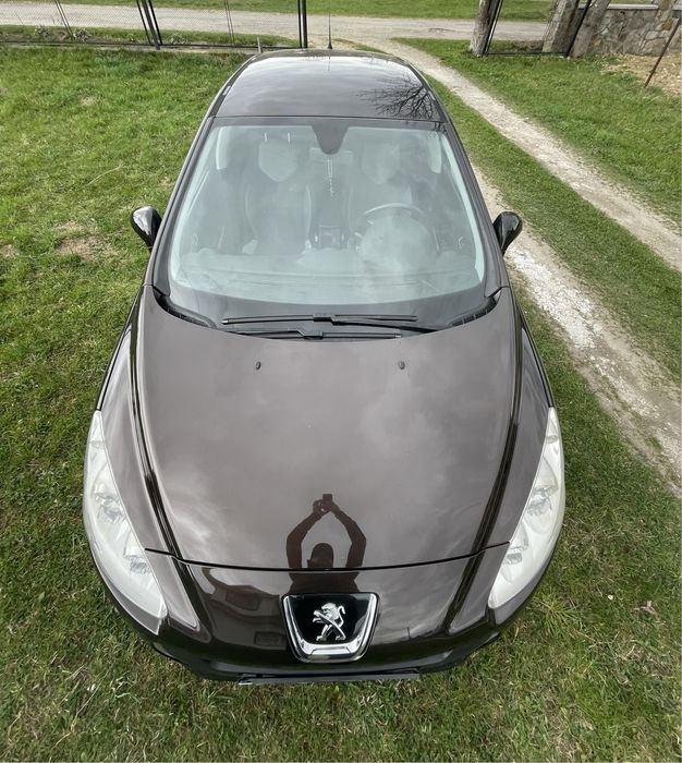 Peugeot 308 2011 р рейстал