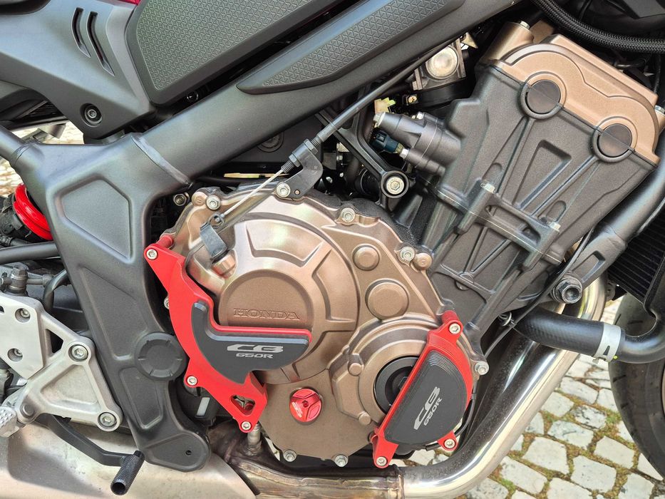 Honda CB 650 R de 2023 em estado imaculado!