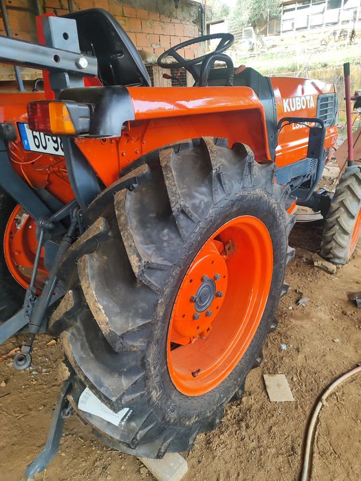 Trator Kubota L3300