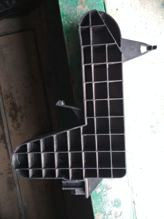 Кронштейн скла передній лівий рено Меган 2