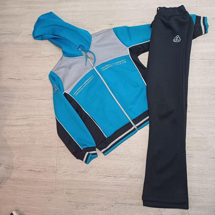 Спортивний костюм для дівчинки