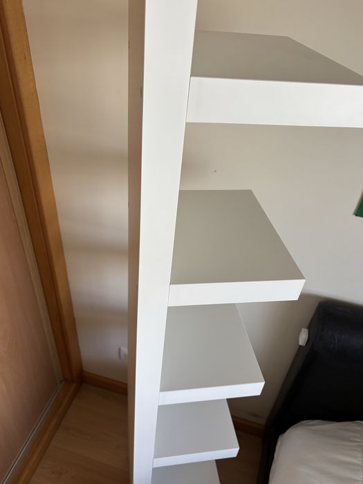 Estante/mesa de cabeceira