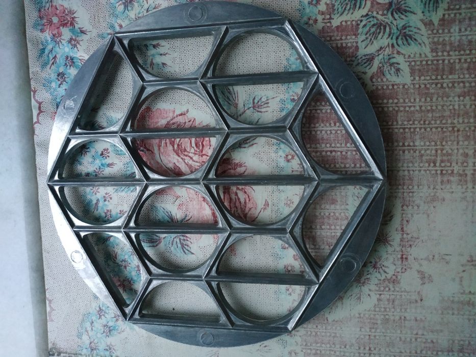 Пельменница, вареничница.