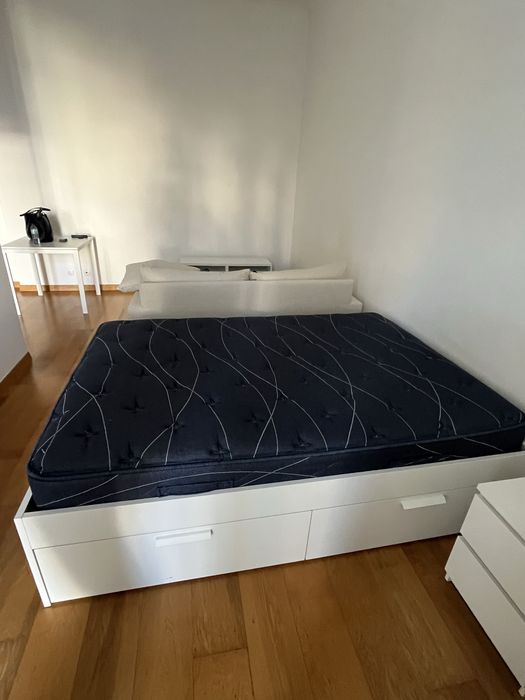 Cama com arrumação IKEA  140x200cm