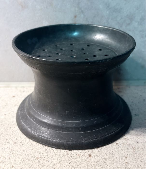 Antiguissimo areeiro de mesa secretária em estanho