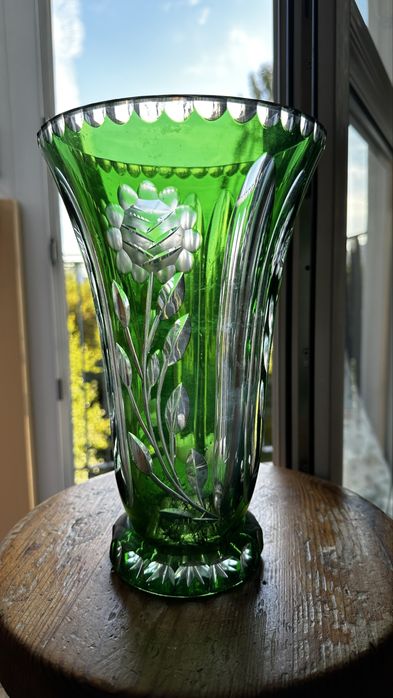 Szmaragdowozielony wazon kryształowy