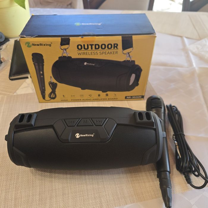 Mocny głośnik z mikrofonem Outdoor