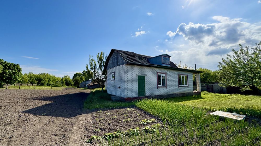 Продам будинок 115м2 в центрі смт Березна, 15 соток землі!