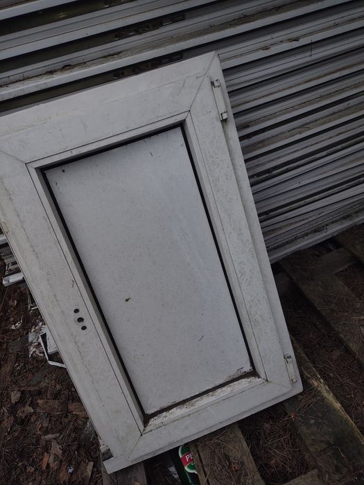 Okno pcv  86 x 55 cm z poliwęglanem