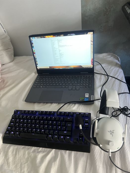 Laptop LENOVO i5 RTX 4050 + monitor 280hz