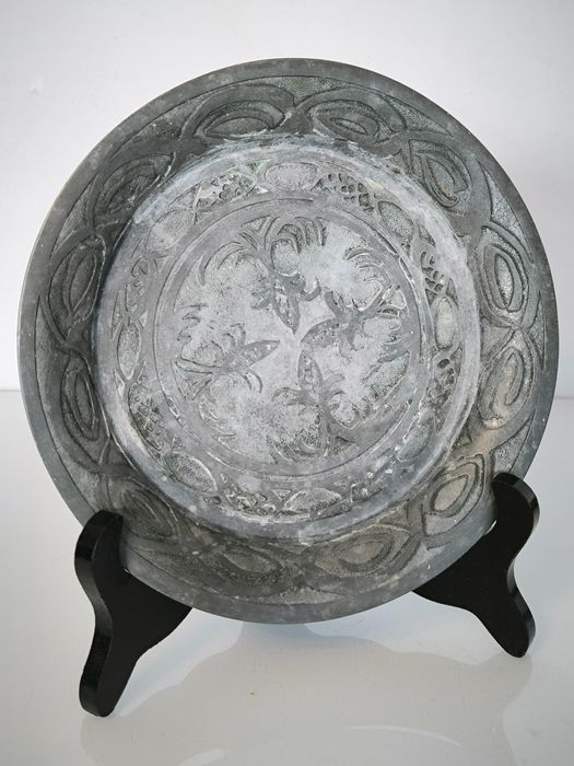 Talerzy talerz cyna ozdobny Adam Szubski PRL