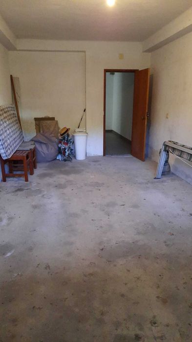 Garagem A 100m do ISCAC Business School e Escola Agrária