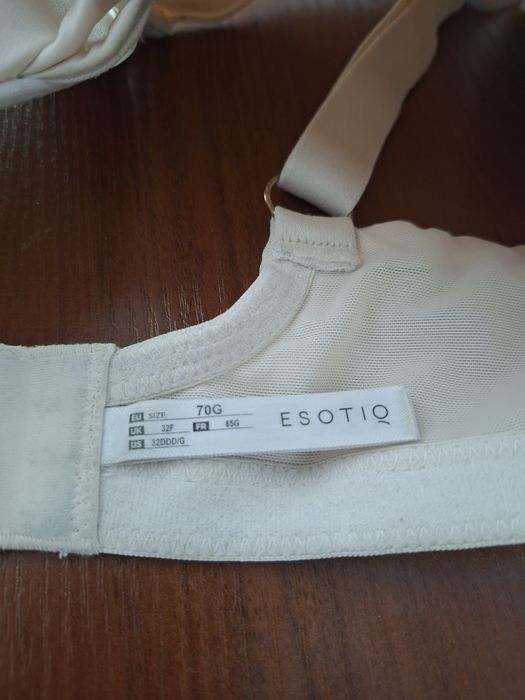 Biustonosz usztywniany