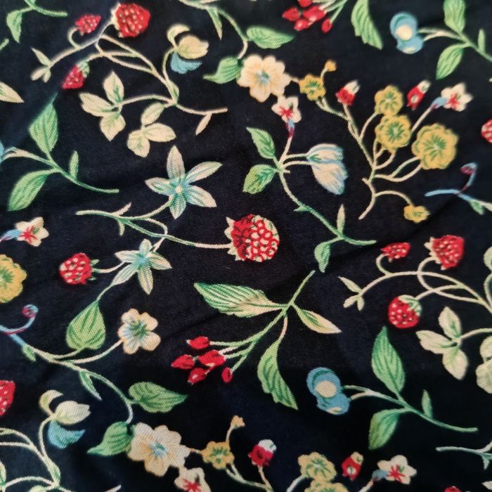 Sukienka plus size, falbanki, łączka, poziomki, rękaw 3/4