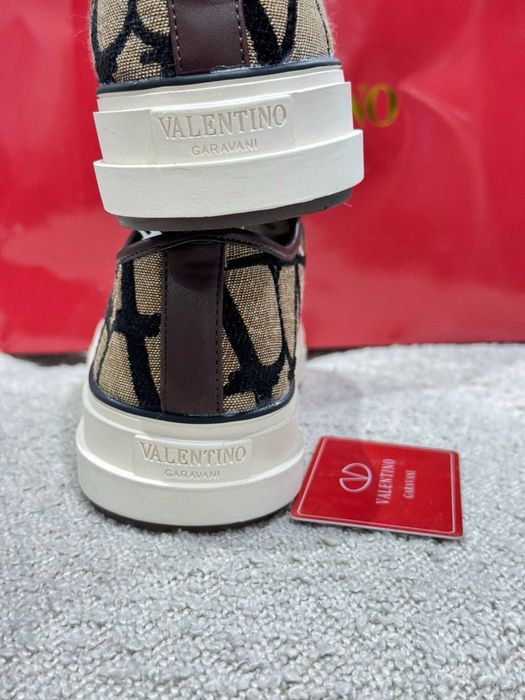 Кеди без коробки Valentino 37,38,39р