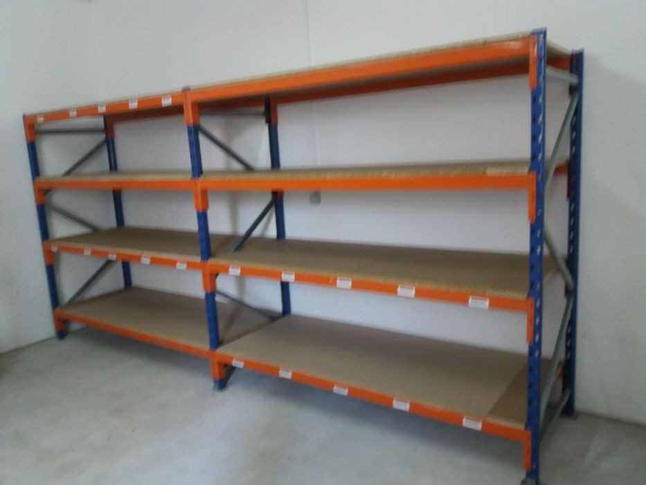 estantes de arrumação diversa