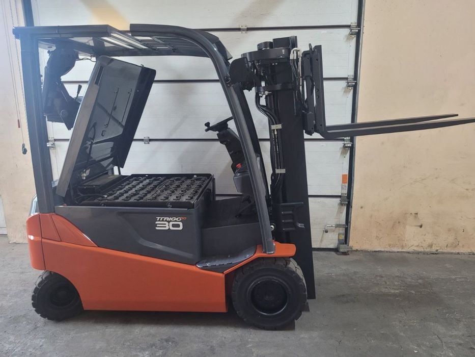 Навантажувач електро, Toyota, вантажопідйомність 3 тонни,