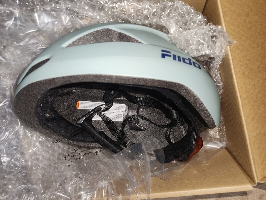 Kask rowerowy seledynowy z lampką