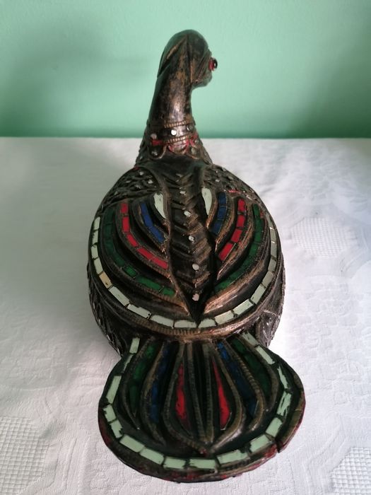 Caixa  madeira esculpida com incustracoes