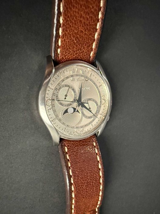 Relógio Citizen Retro de Calendário Triplo