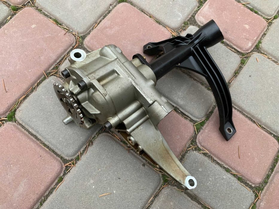 Масляный насос Mercedes w221 5.5 v8 m273 A2731800501