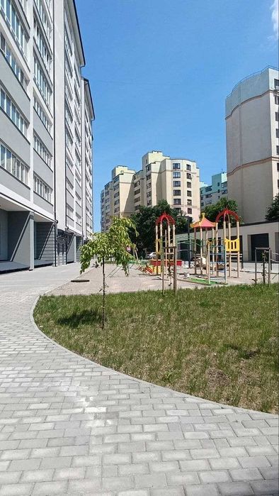Продається видова 1 к.квартира - Декабристів!