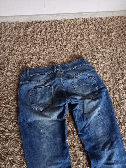 Jeansy spodnie z dziurami 28/34