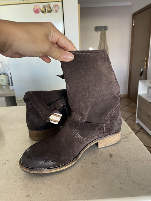 Botas de camurça quase novas com solas novas