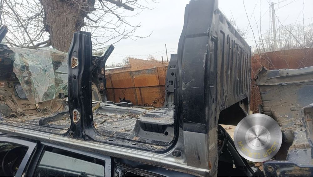 Задняя левая кузовная четверть Nissan Navara D22